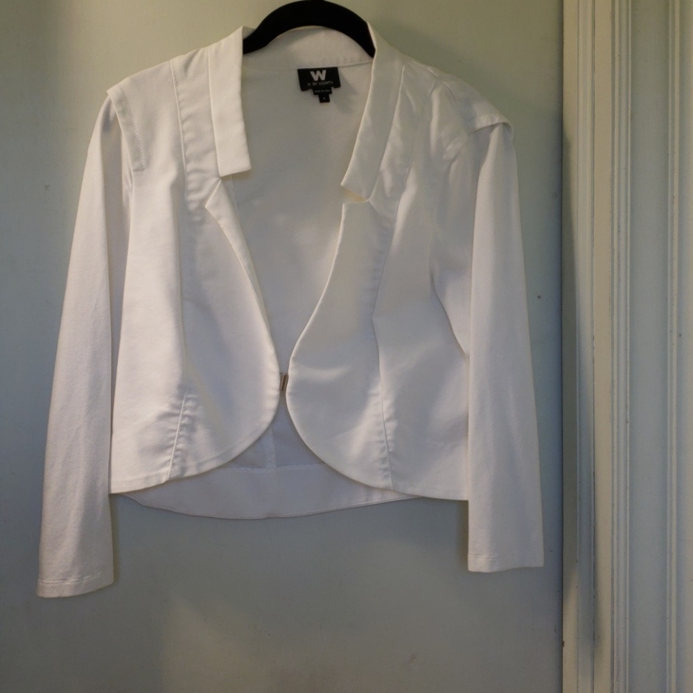 Cropped white blazer with cute snap!
